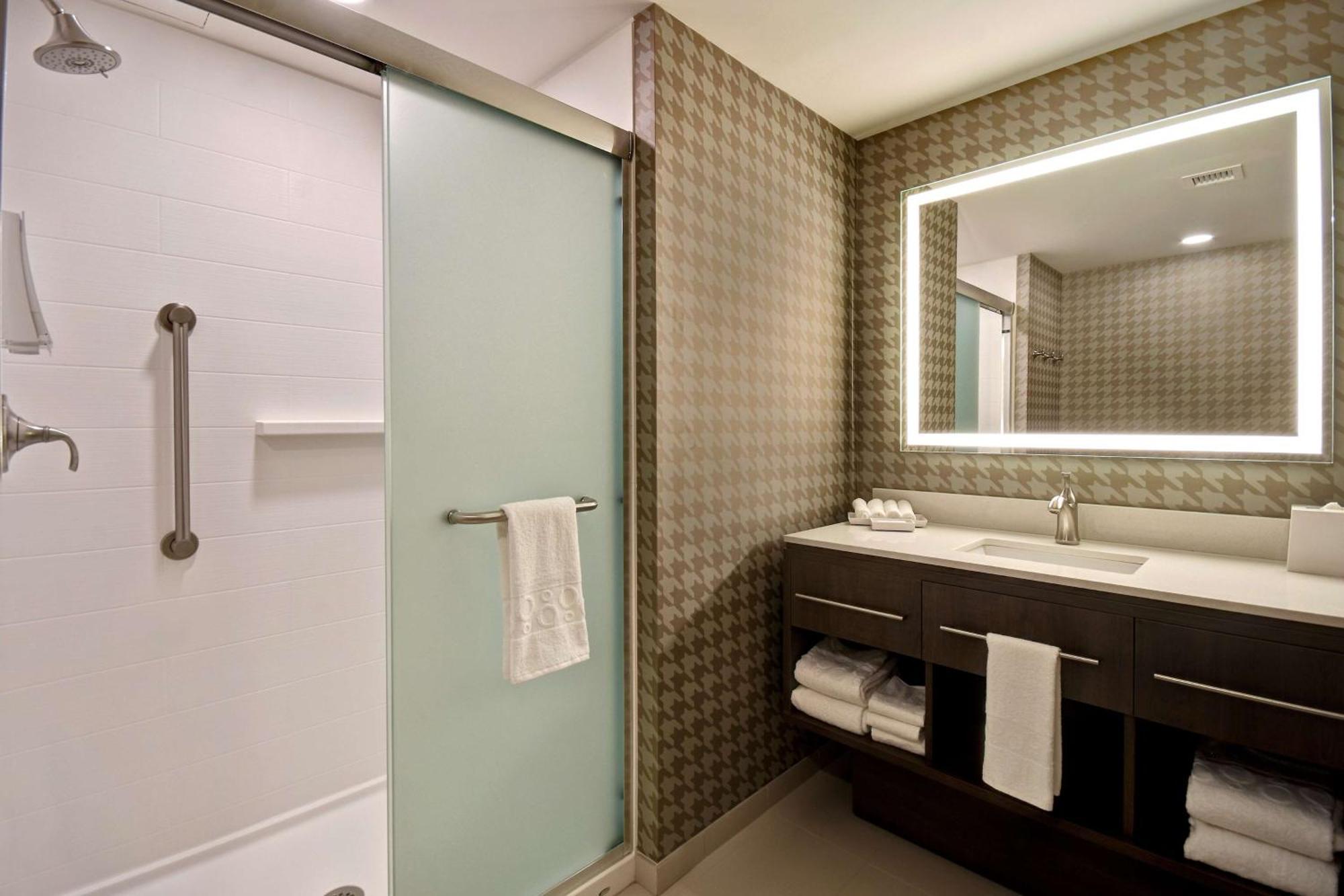 Home2 Suites By Hilton Boston South Bay Екстериор снимка